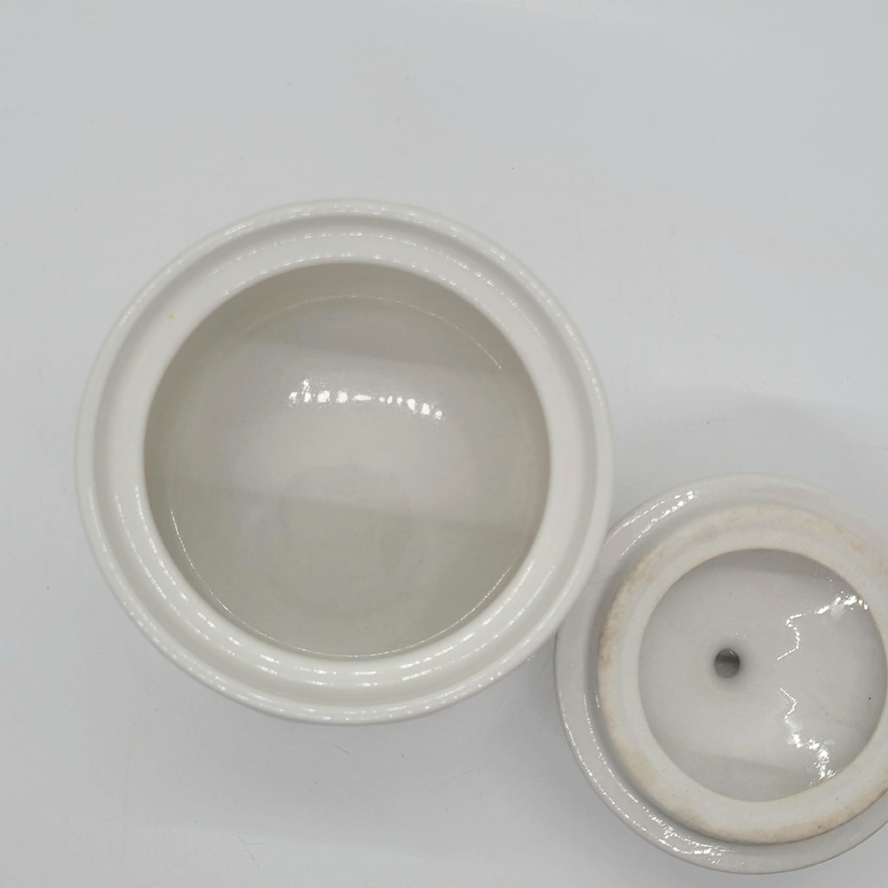 Oneida Picnic White Stoneware Sugar Bowl with Lid Embossed Basketweave Pattern - Picture 6 of 9